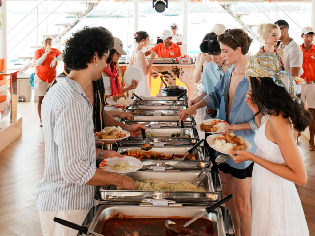 ล่องเรือปาร์ตี้พัทยา Chateau Party Yacht