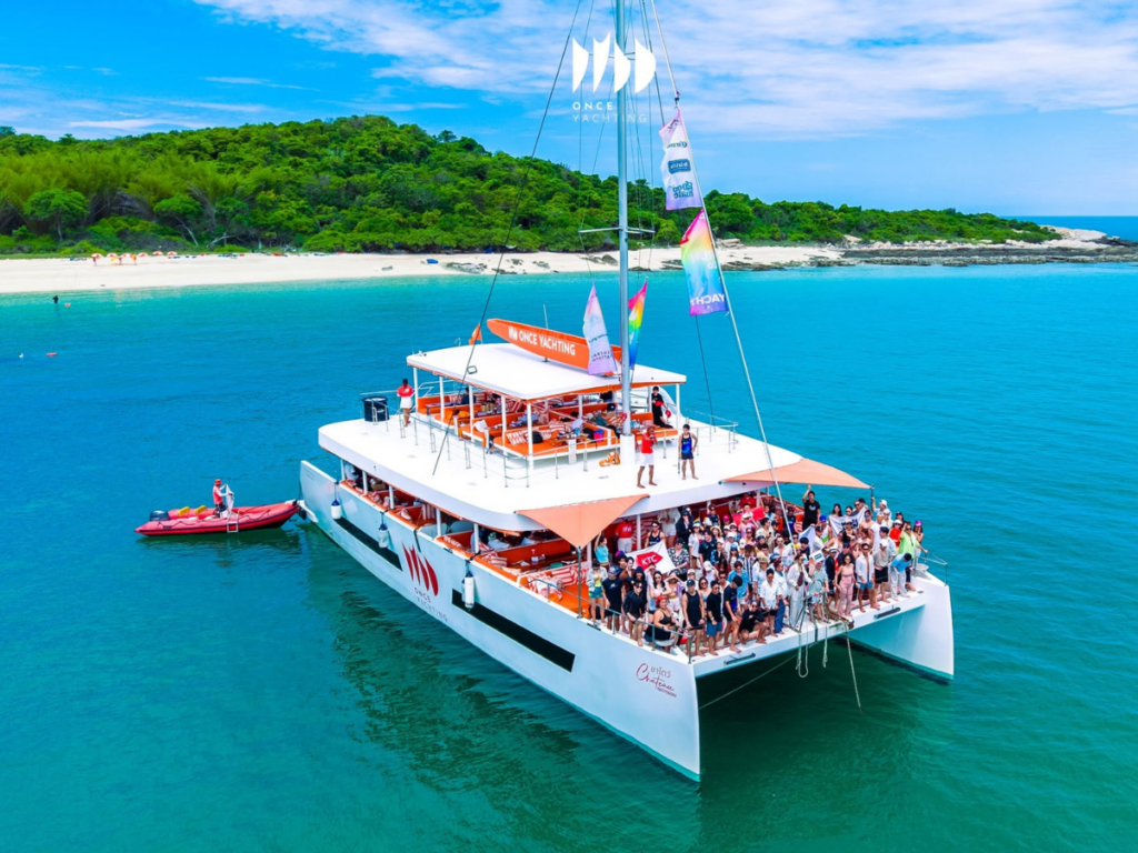 ล่องเรือปาร์ตี้พัทยา Chateau Party Yacht