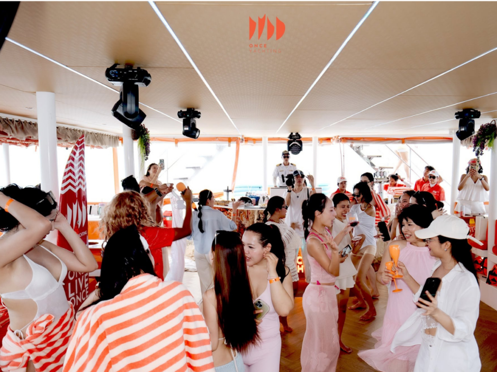 ล่องเรือปาร์ตี้พัทยา Chateau Party Yacht