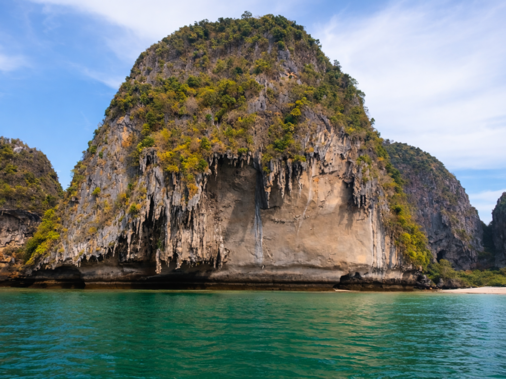 ทัวร์อ่าวพังงา – เจมส์บอนด์ Yacht เต็มวัน