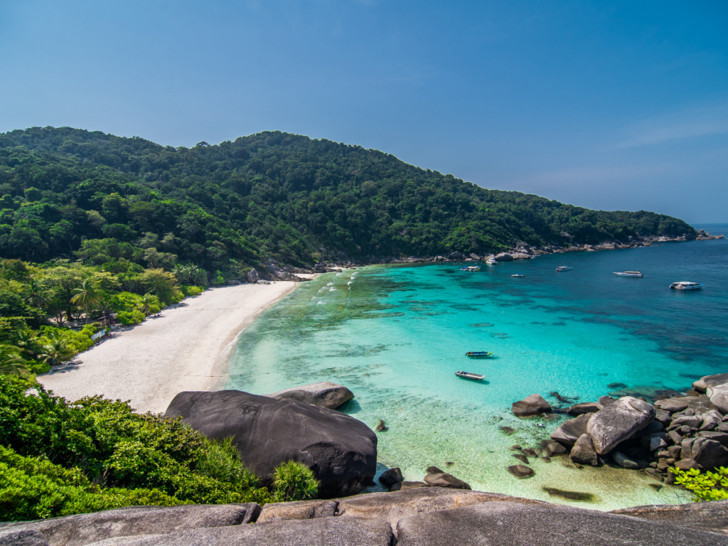 ทัวร์เกาะสิมิลัน Yacht ไปเช้า-เย็นกลับ (15 ตุลาคม 2026 ถึง 15 พฤษภาคม 2027 )