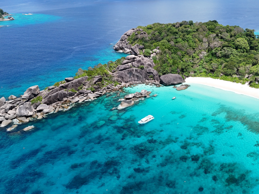ทัวร์เกาะสิมิลัน Yacht ไปเช้า-เย็นกลับ (15 ตุลาคม 2026 ถึง 15 พฤษภาคม 2027 )