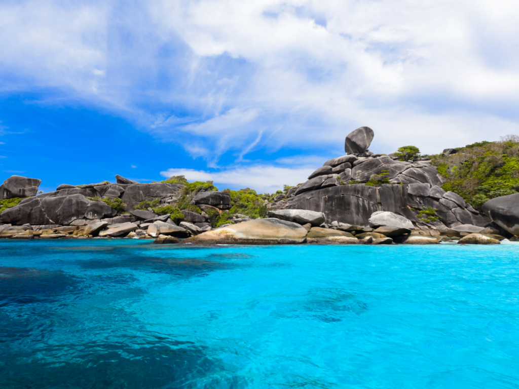 ทัวร์เกาะสิมิลัน Yacht ไปเช้า-เย็นกลับ (15 ตุลาคม 2026 ถึง 15 พฤษภาคม 2027 )