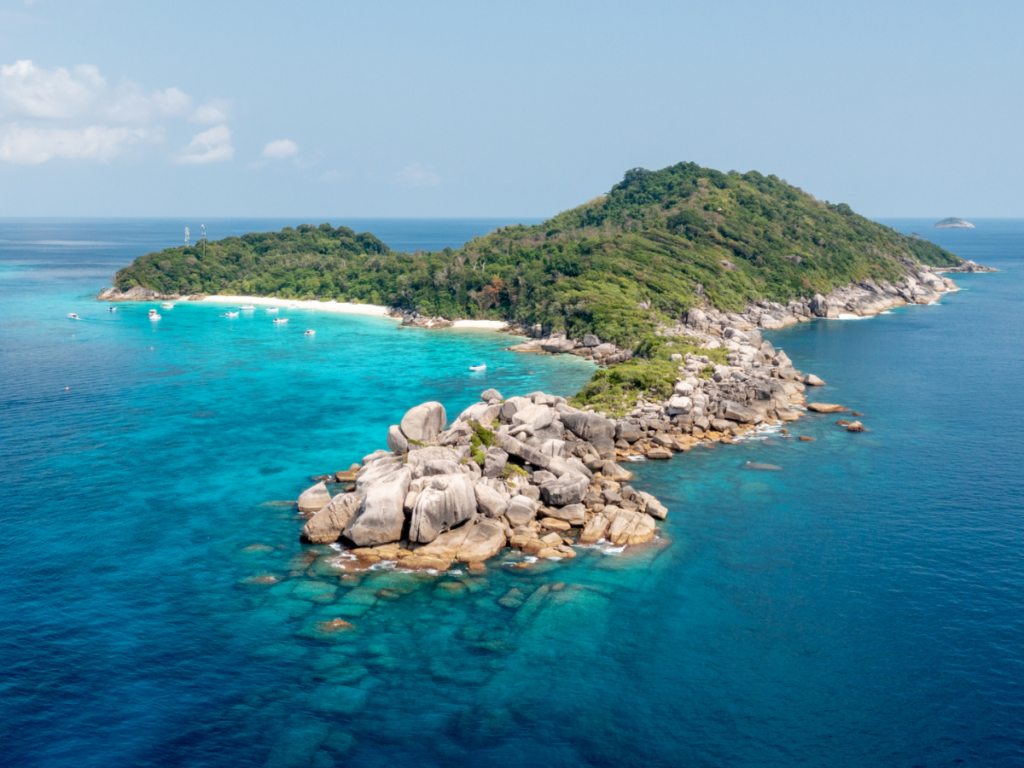 ทัวร์เกาะสิมิลัน Yacht ไปเช้า-เย็นกลับ (15 ตุลาคม 2026 ถึง 15 พฤษภาคม 2027 )