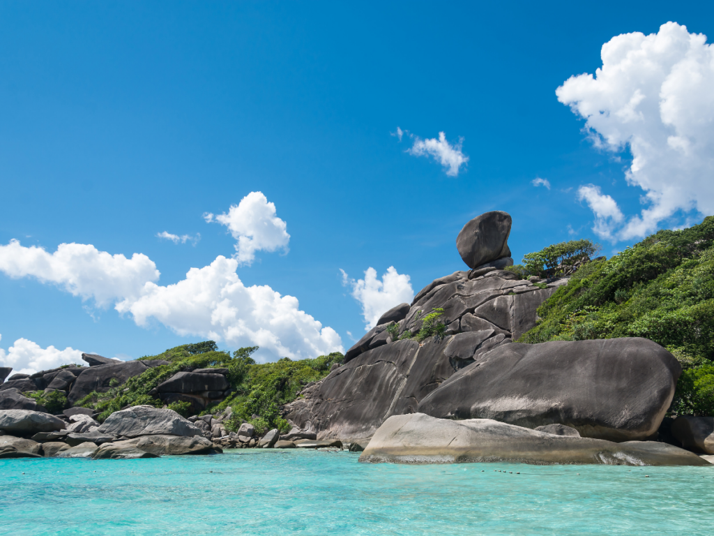 ทัวร์เกาะสิมิลัน Yacht ไปเช้า-เย็นกลับ (15 ตุลาคม 2026 ถึง 15 พฤษภาคม 2027 )