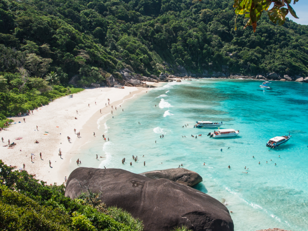 ทัวร์เกาะสิมิลัน Yacht ไปเช้า-เย็นกลับ (15 ตุลาคม 2026 ถึง 15 พฤษภาคม 2027 )