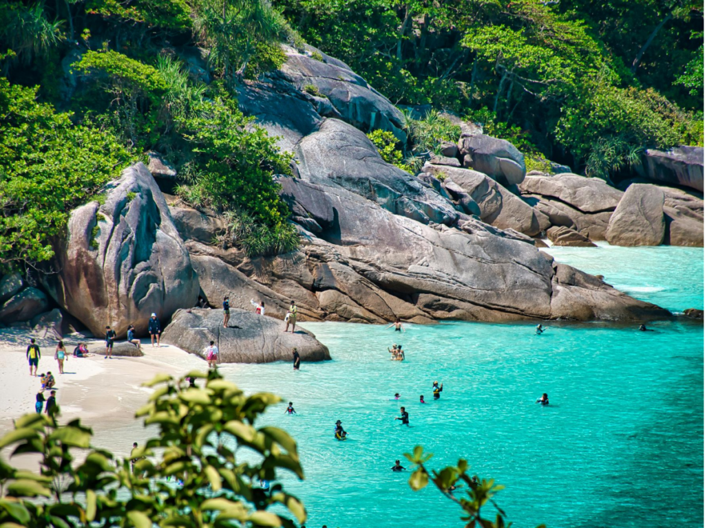 ทัวร์เกาะสิมิลัน Yacht ไปเช้า-เย็นกลับ (15 ตุลาคม 2026 ถึง 15 พฤษภาคม 2027 )