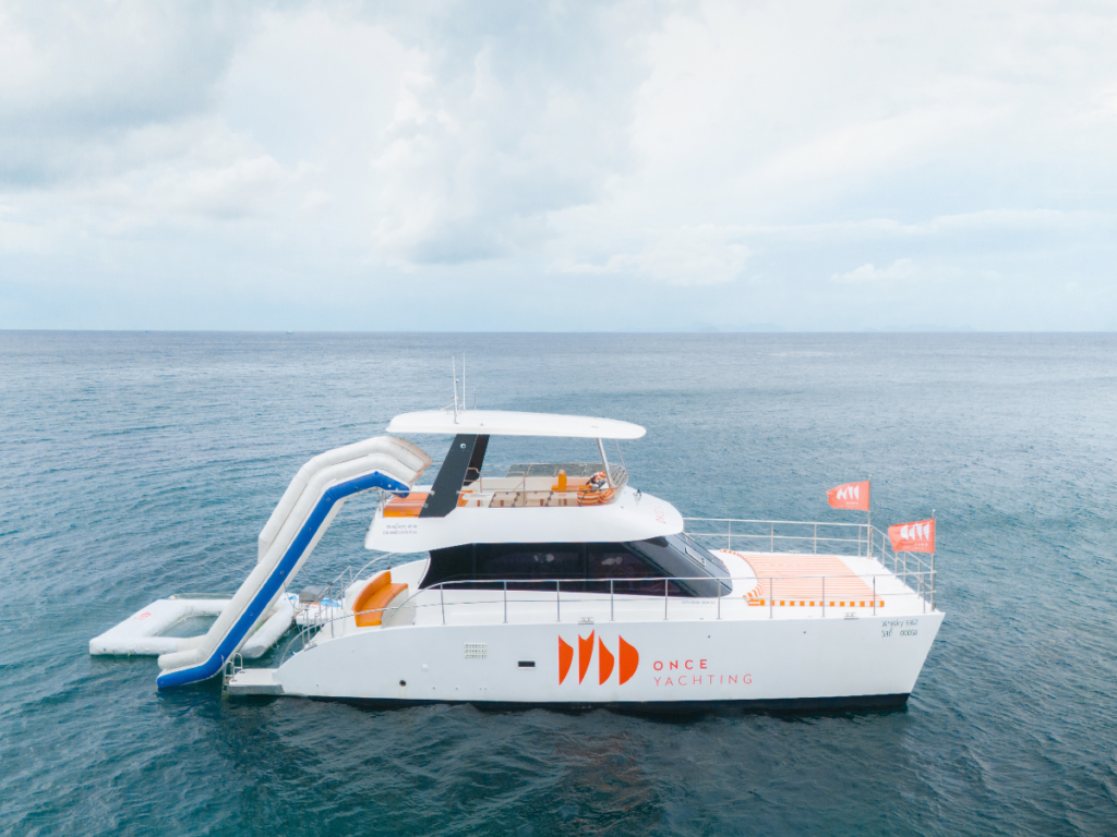 Power Catamaran Whisky – Floeth yacht 48 ft.