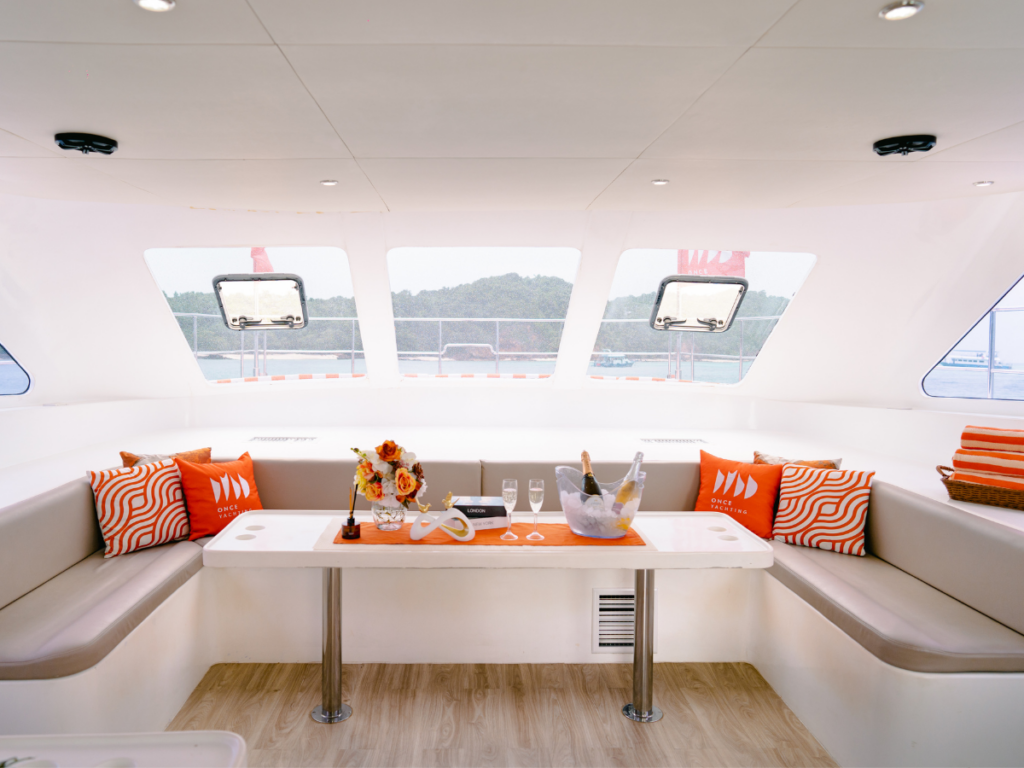 Power Catamaran Whisky – Floeth yacht 48 ft.