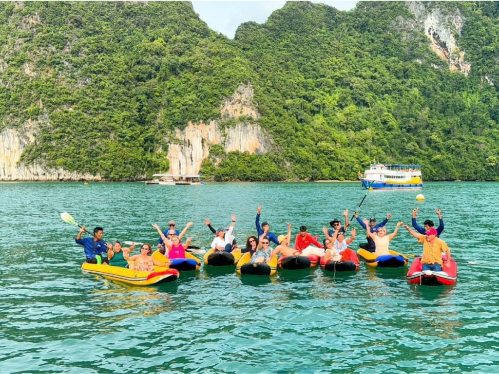 ทัวร์พายเรือแคนู 4 ใน 1: อ่าวพังงาและเกาะเจมส์บอนด์ (เดินทางด้วยเรือใหญ่)