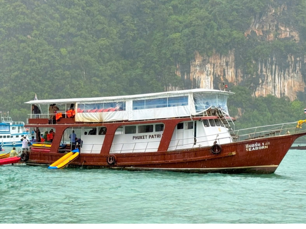 ทัวร์พายเรือแคนู 4 ใน 1: อ่าวพังงาและเกาะเจมส์บอนด์ (เดินทางด้วยเรือใหญ่)