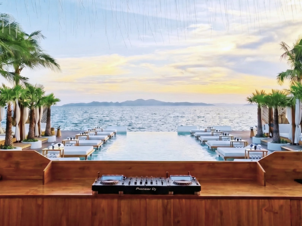 ซีน่า บีช คลับ พัทยา (Sina Beach Club Pattaya)